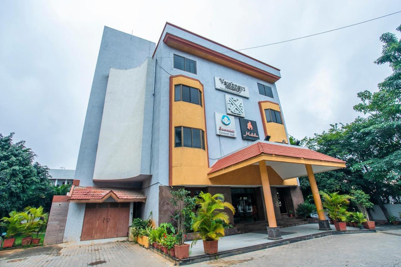 Oyo 18762 Vaishnavi Residency Hotel Бангалор Екстериор снимка