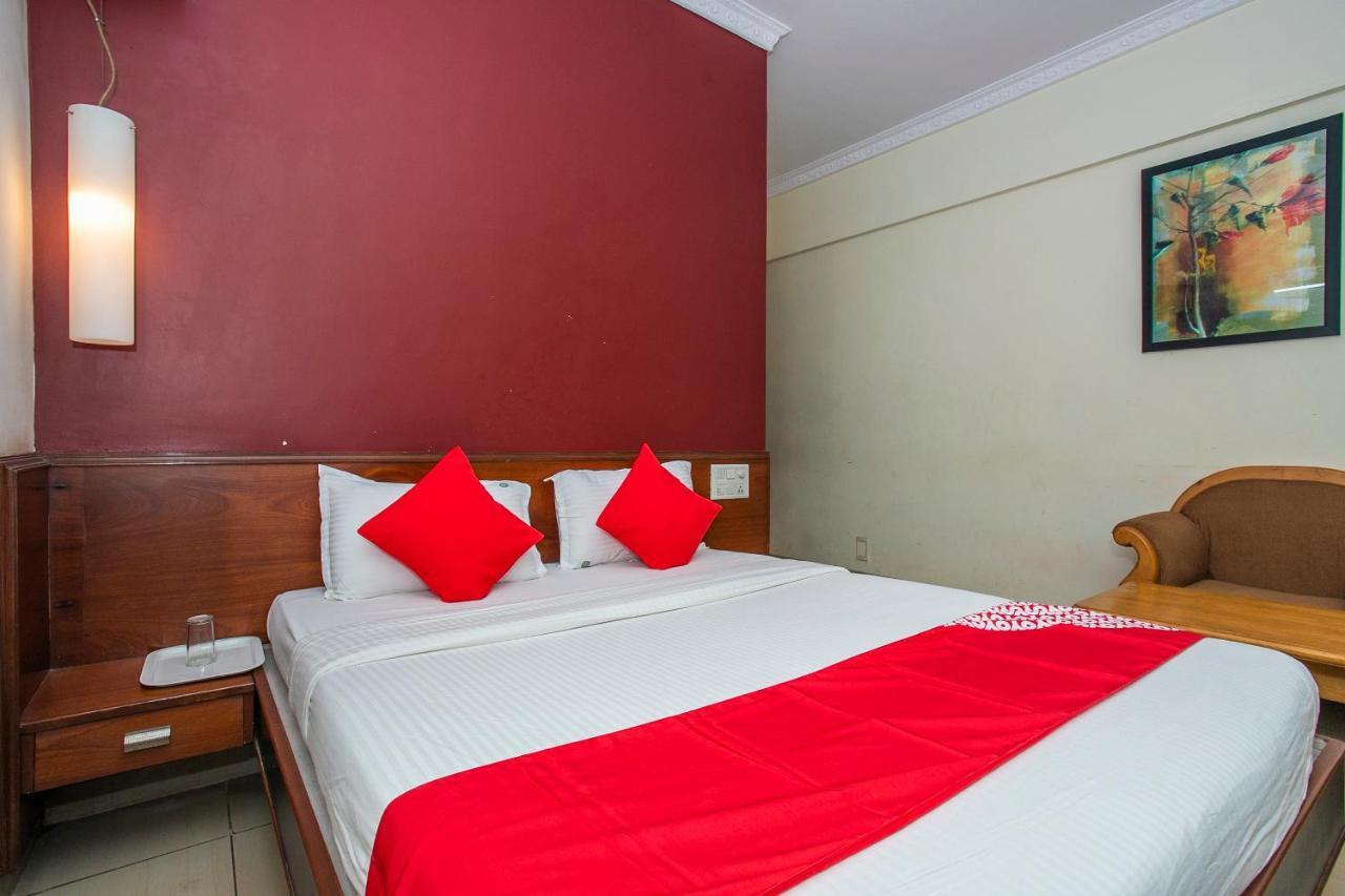 Oyo 18762 Vaishnavi Residency Hotel Бангалор Екстериор снимка