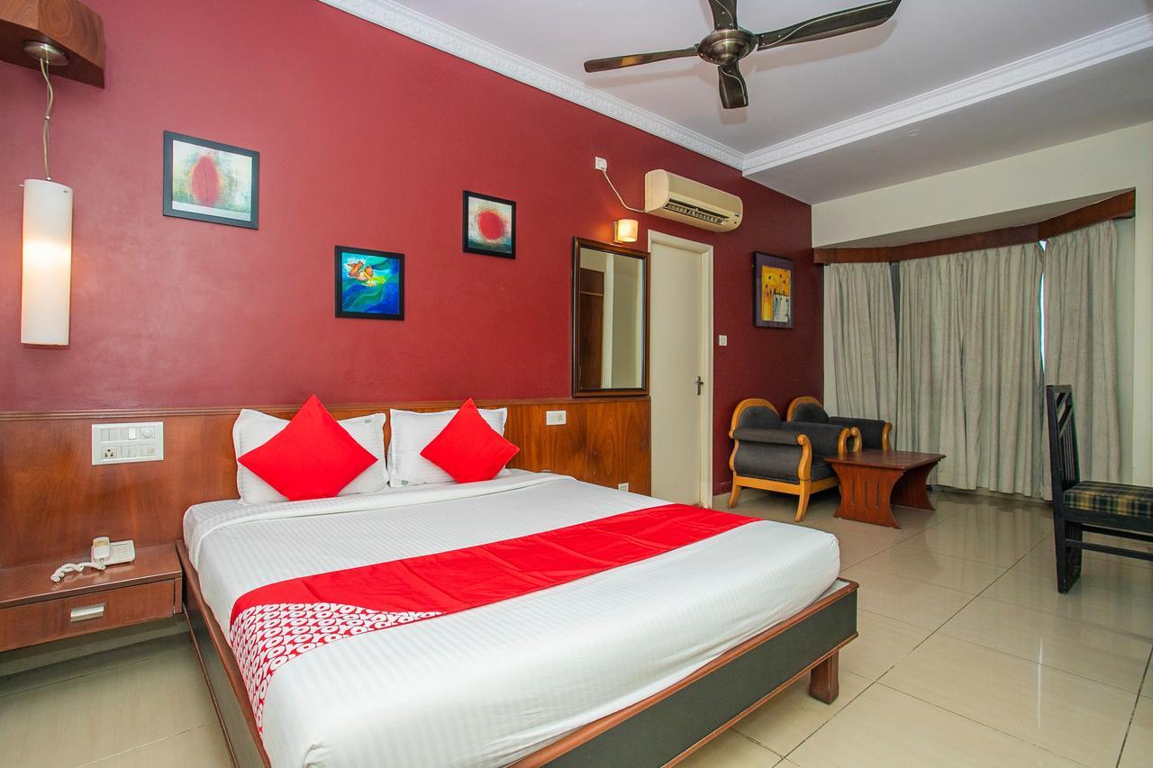Oyo 18762 Vaishnavi Residency Hotel Бангалор Екстериор снимка