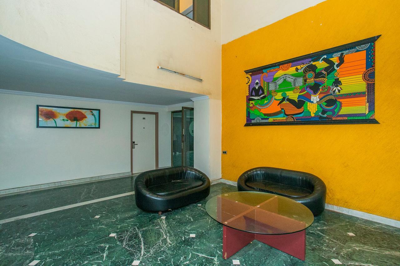 Oyo 18762 Vaishnavi Residency Hotel Бангалор Екстериор снимка