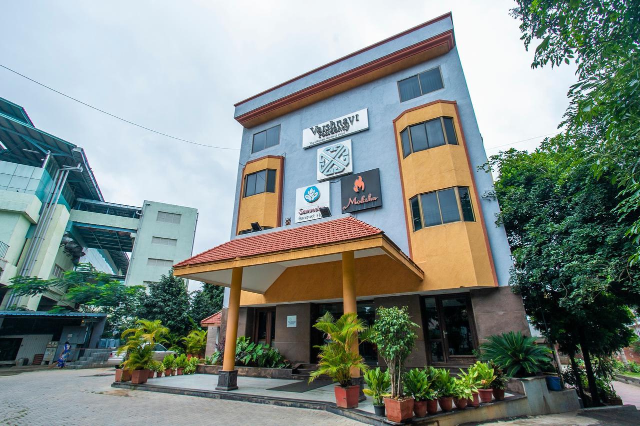 Oyo 18762 Vaishnavi Residency Hotel Бангалор Екстериор снимка