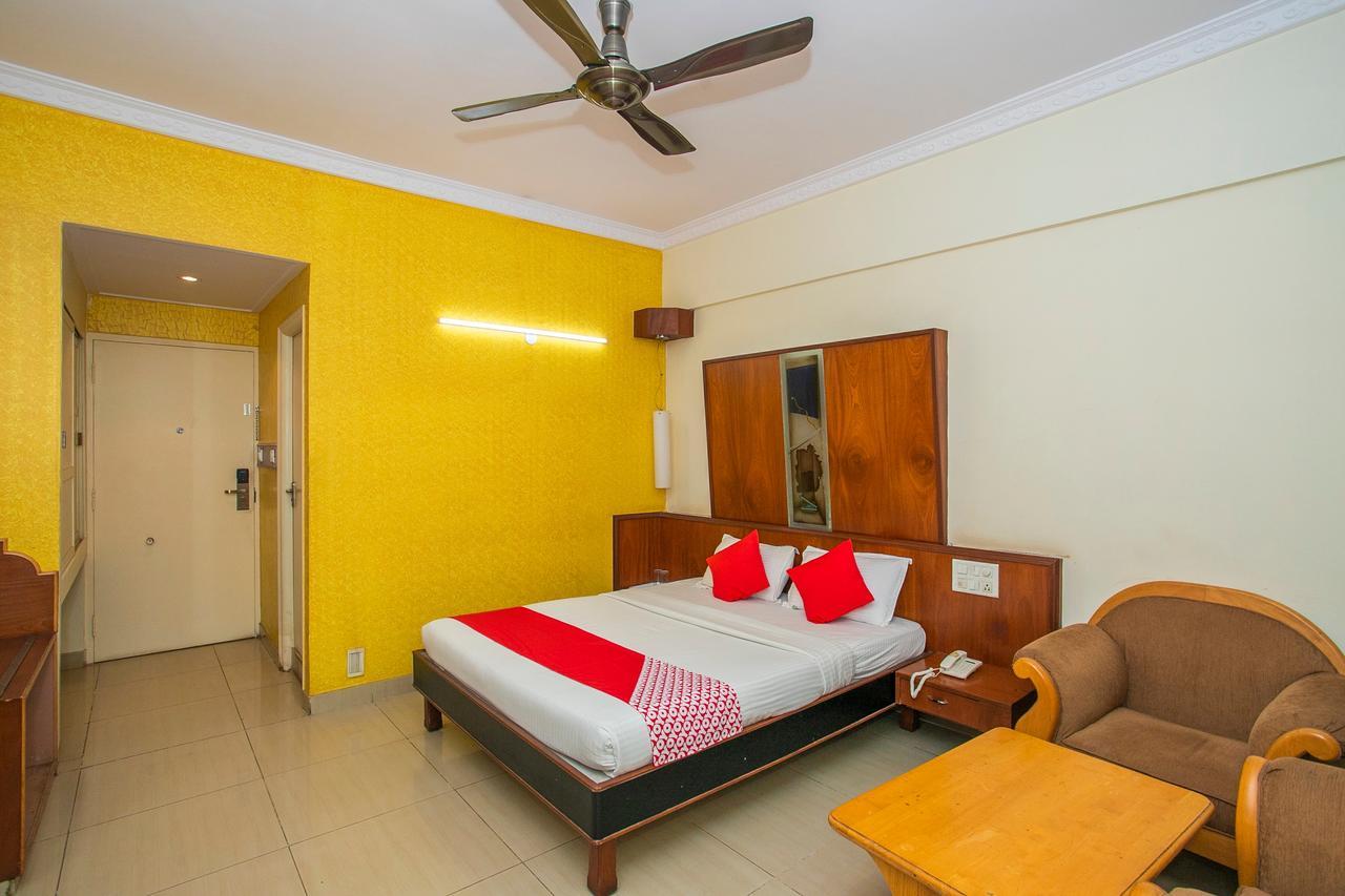 Oyo 18762 Vaishnavi Residency Hotel Бангалор Екстериор снимка