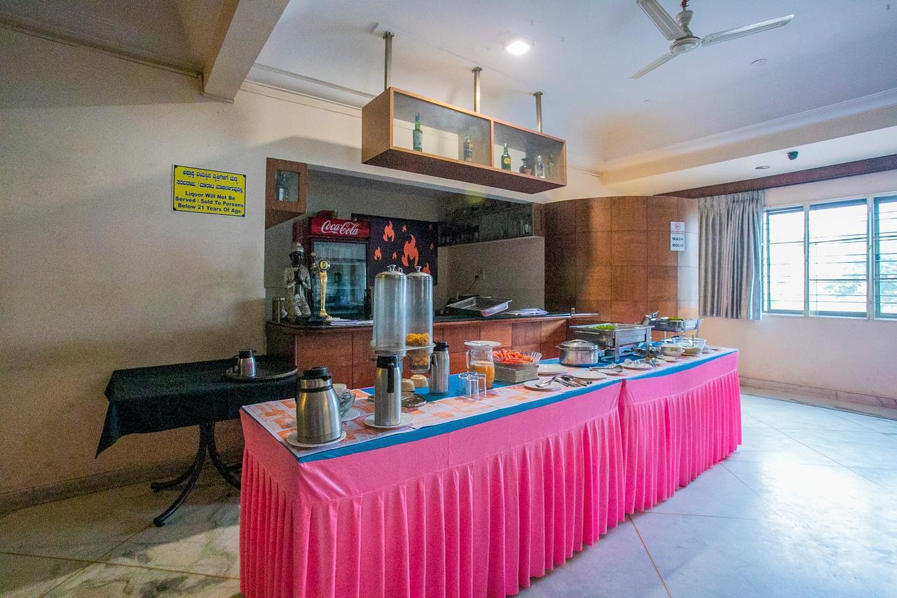 Oyo 18762 Vaishnavi Residency Hotel Бангалор Екстериор снимка
