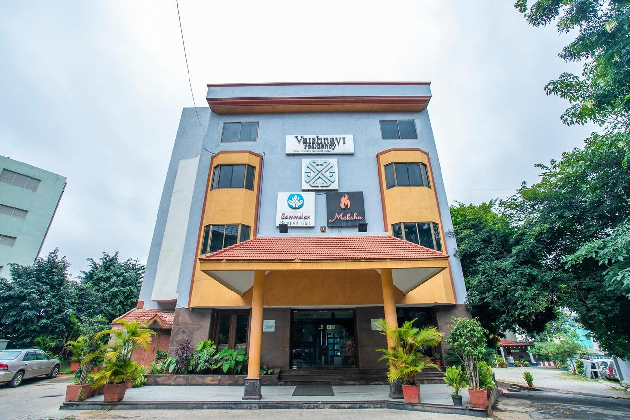 Oyo 18762 Vaishnavi Residency Hotel Бангалор Екстериор снимка