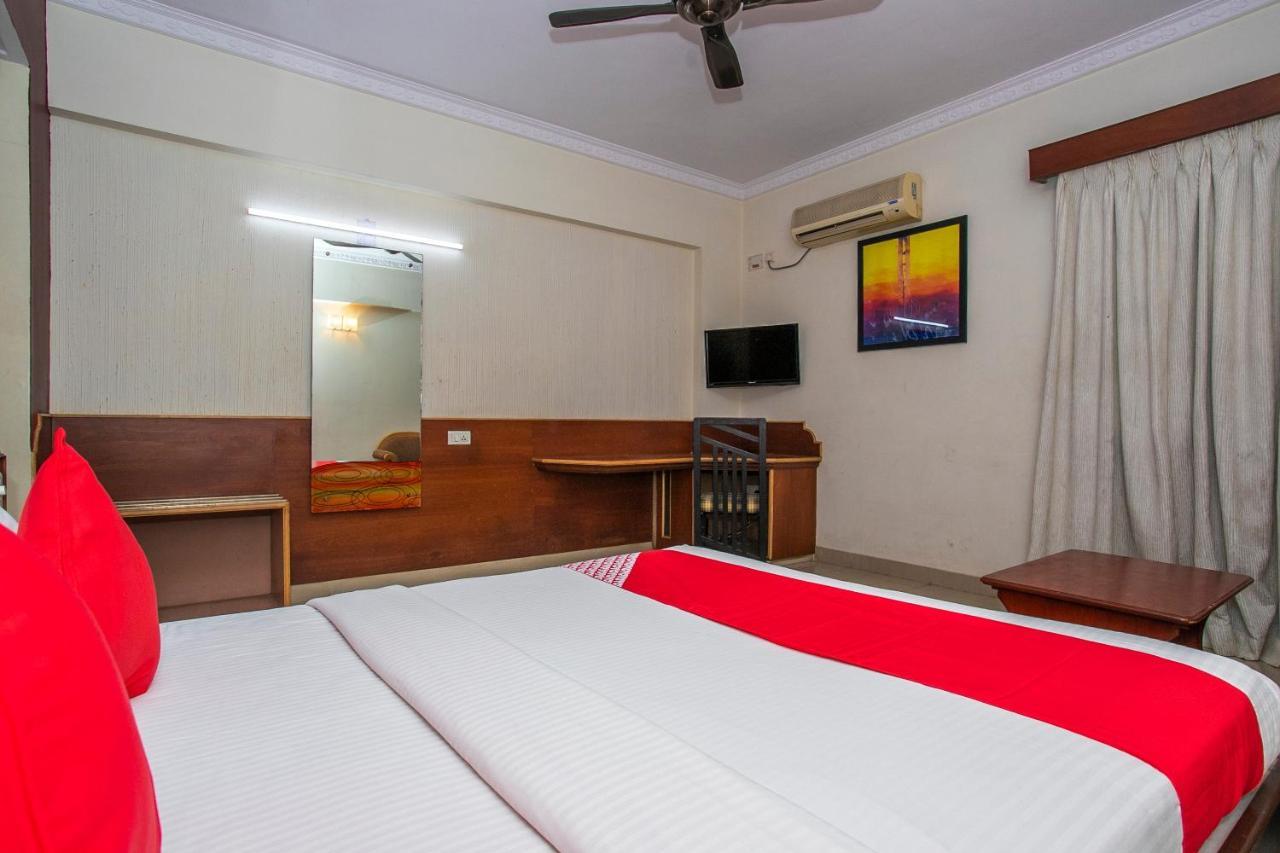 Oyo 18762 Vaishnavi Residency Hotel Бангалор Екстериор снимка