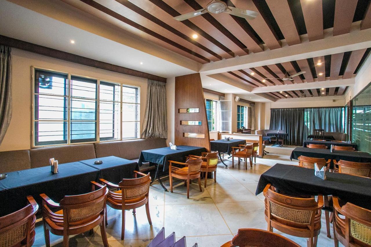 Oyo 18762 Vaishnavi Residency Hotel Бангалор Екстериор снимка