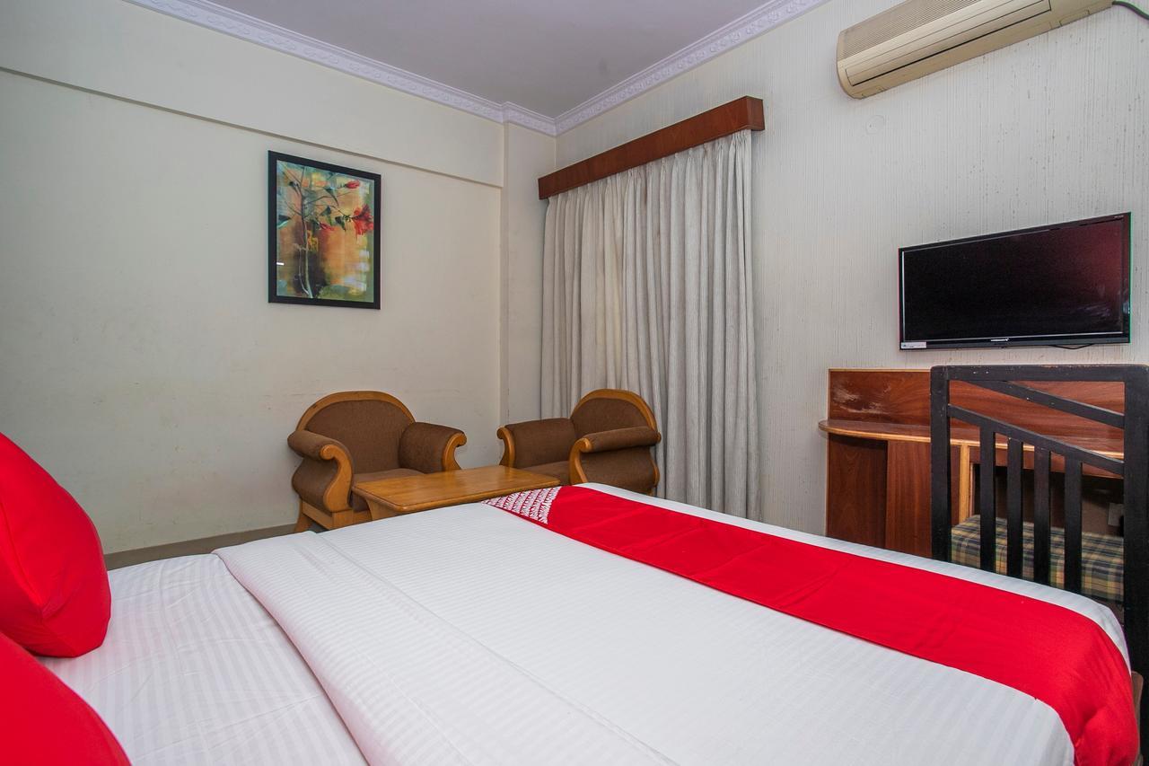 Oyo 18762 Vaishnavi Residency Hotel Бангалор Екстериор снимка