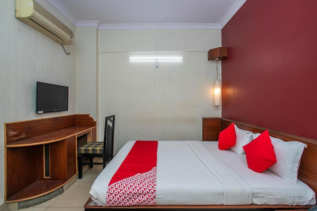 Oyo 18762 Vaishnavi Residency Hotel Бангалор Екстериор снимка