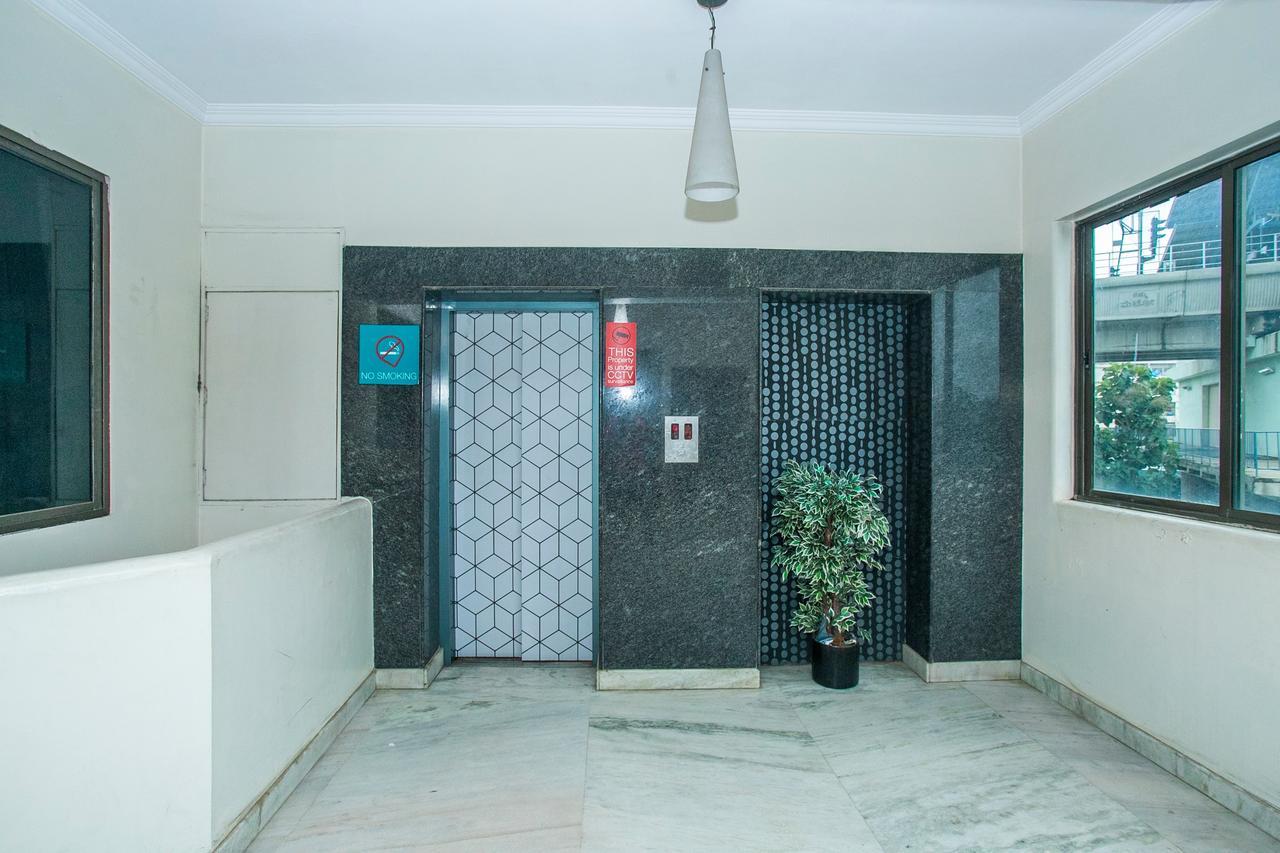 Oyo 18762 Vaishnavi Residency Hotel Бангалор Екстериор снимка