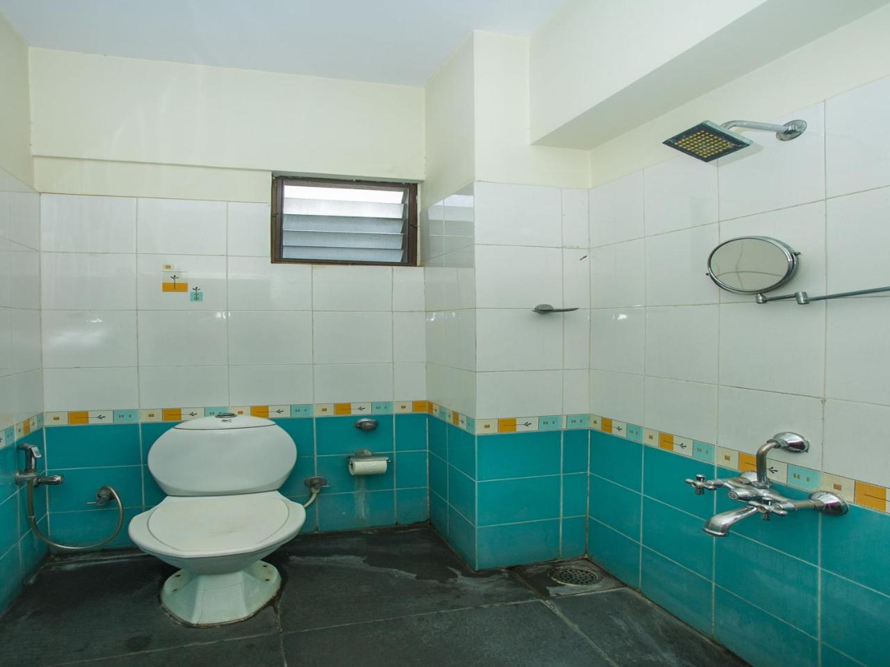 Oyo 18762 Vaishnavi Residency Hotel Бангалор Екстериор снимка